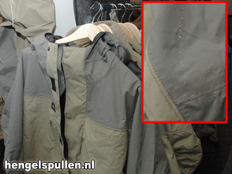 Nieuwe kledinglijn van Hardy - de stof nam geen water op nadat we er een glas water over lieten vallen. 